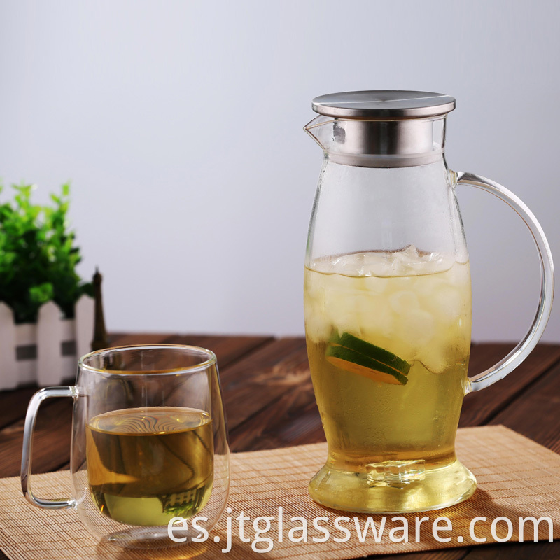 Glass pitcher with handle